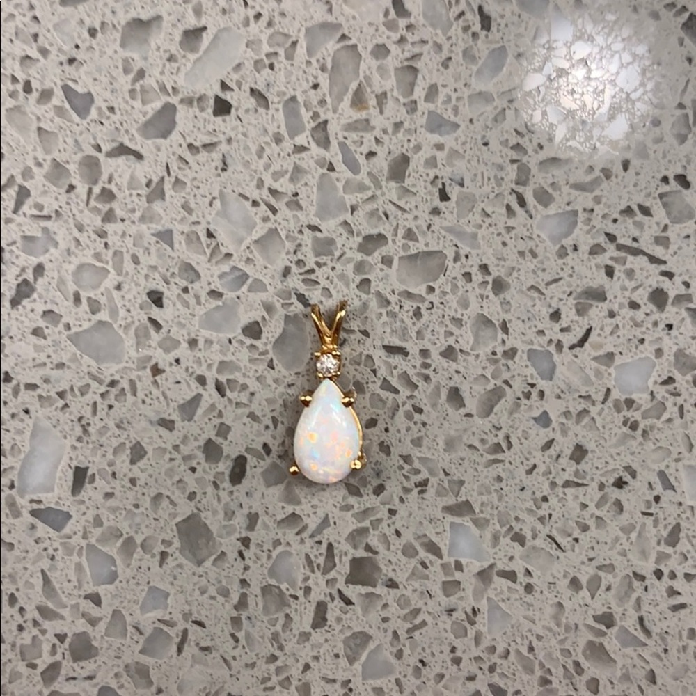 14 kt Diamond and opal pendant